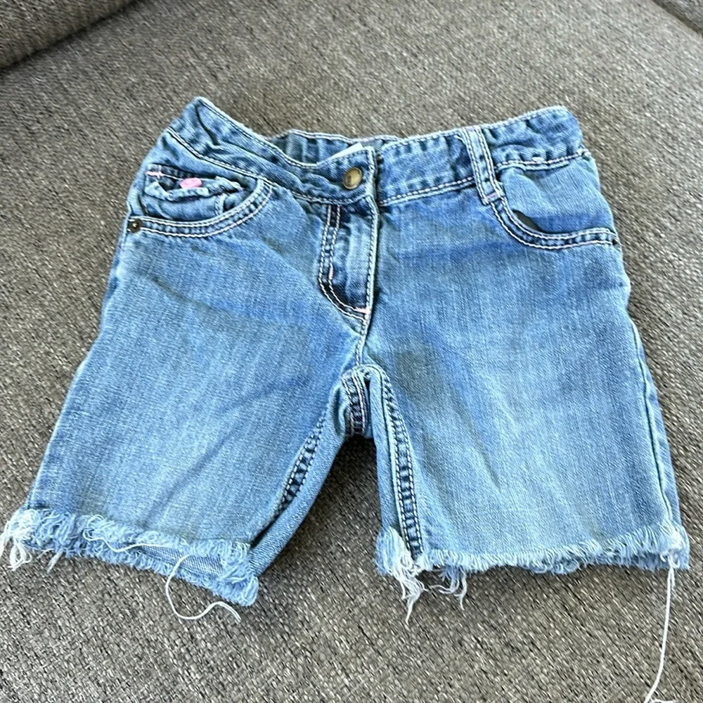 Gymboree Girls Size 5 Blue Denim Heart Pockets Bermuda Shorts Raw